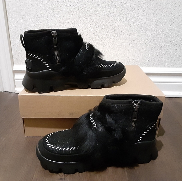 UGG - Picture 2 of 6